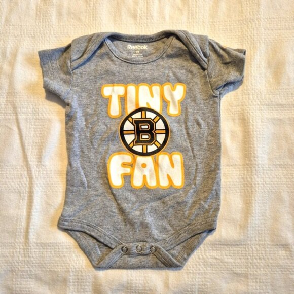 Boston Bruins baby bodysuit bundle 0-3 month, long sleeve top 6m VGUC - Picture 7 of 11